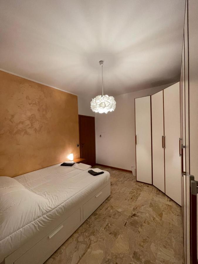 Appartamento Privato A Piacenza Con 3 Camere Matrimoniali Exterior foto